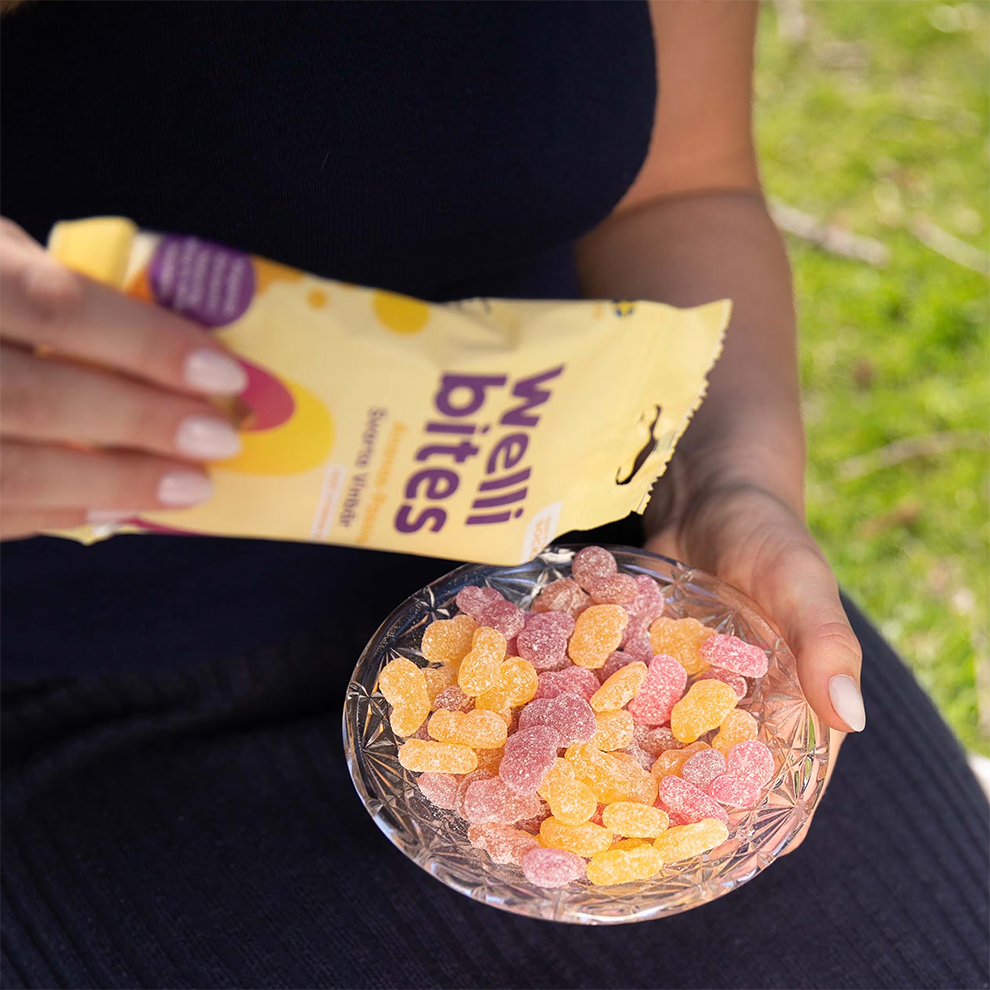 Pineapple–Passionfruit & Blackcurrant